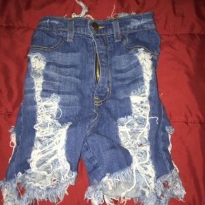 Cute/sexy Fashion nova jean shorts!